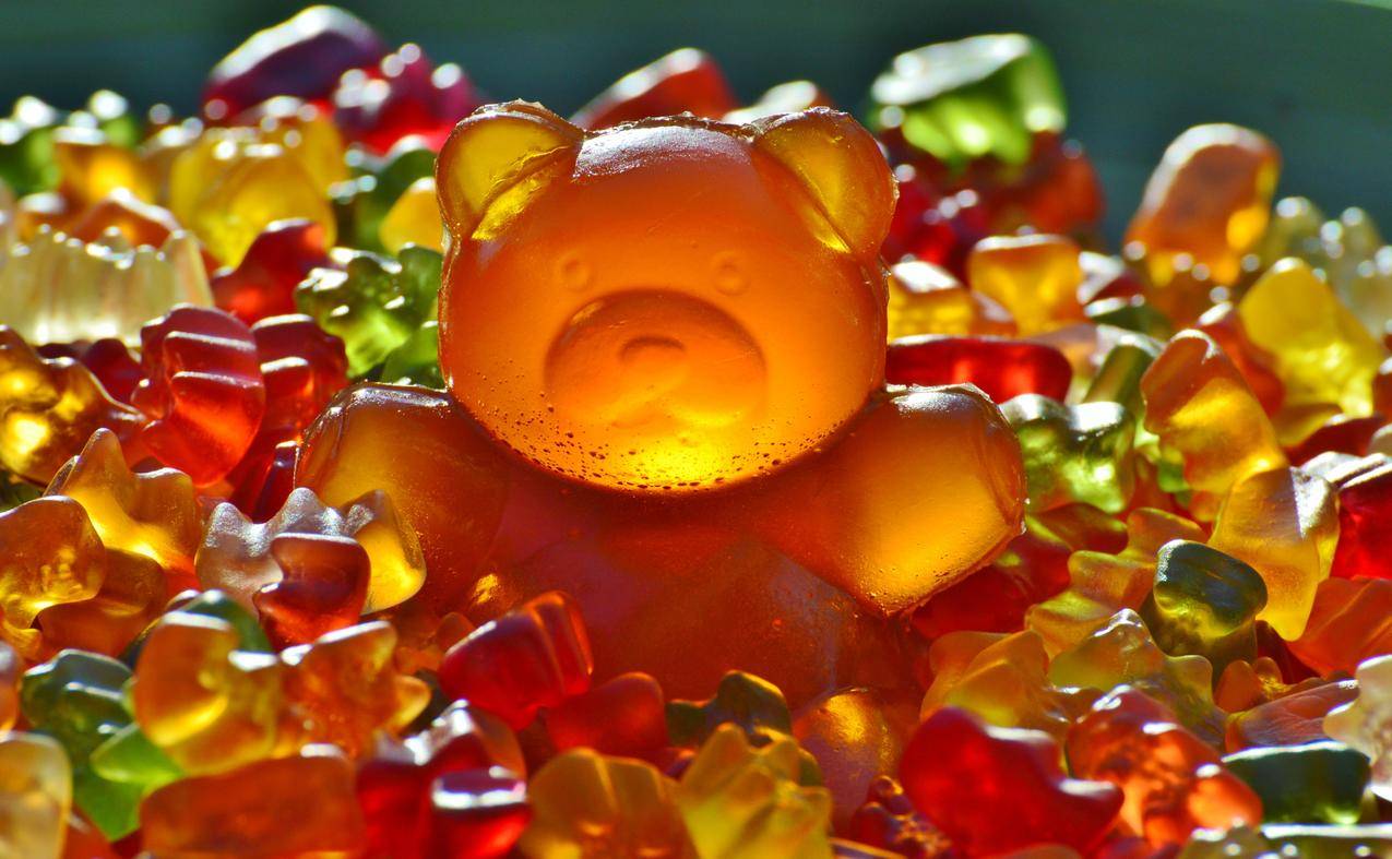 巨大的橡胶熊 水果软糖 4k美食高清图片