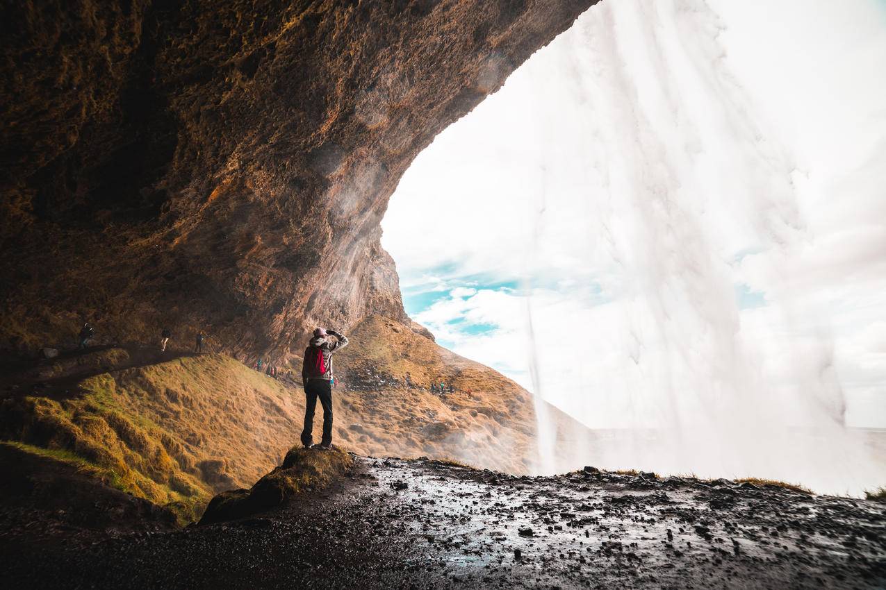 冰岛塞里 雅兰瀑布 旅行者 4k风景高清壁纸