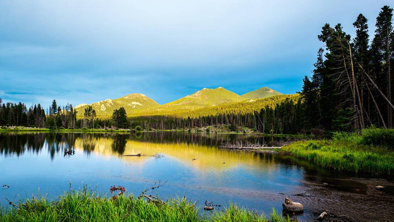 落基山脉湖美丽的山水风景4k壁纸