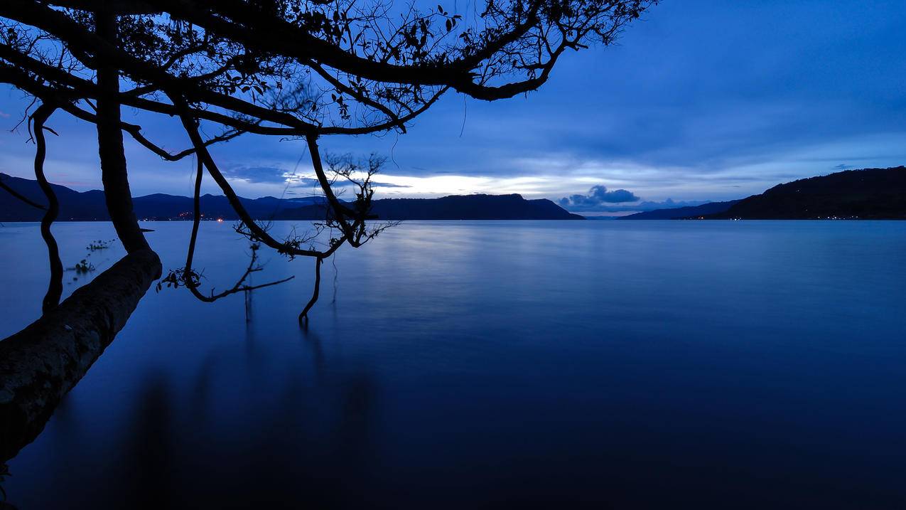 印度尼西亚湖岸风景4k壁纸