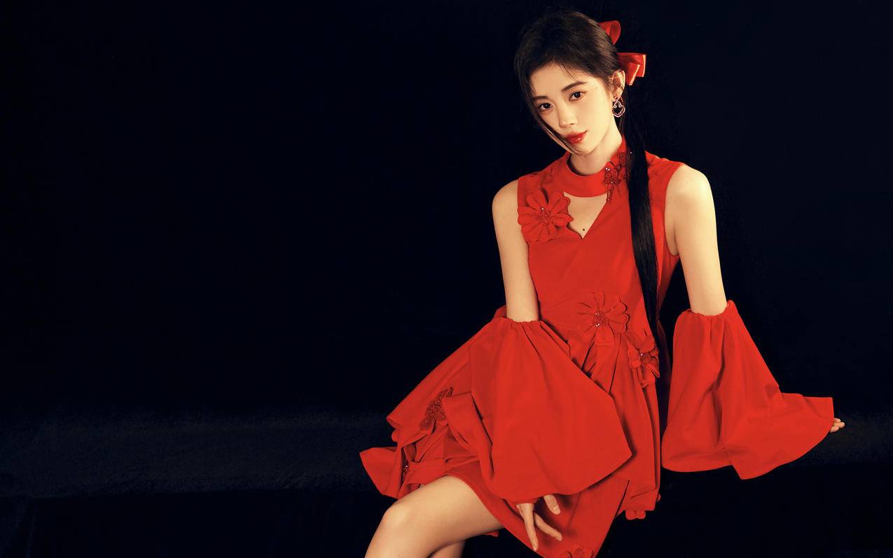 美女鞠婧祎红色裙子新年2K壁纸2560x1600