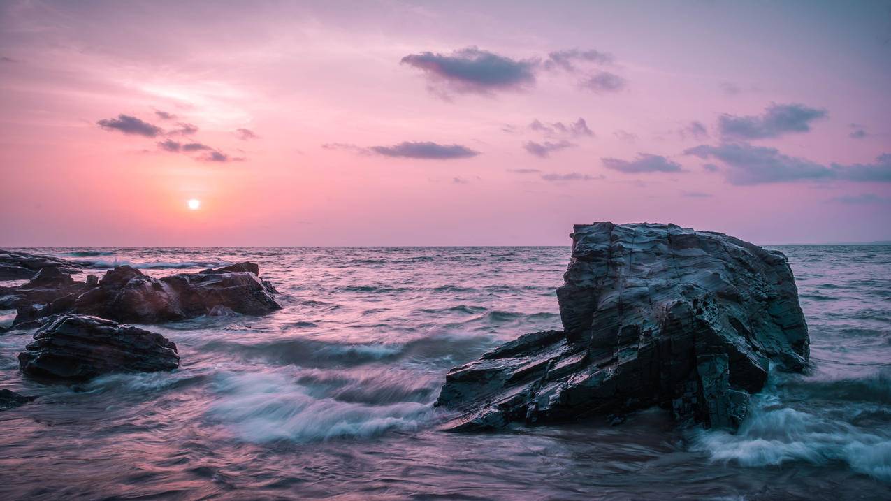 风景夕阳海滩礁石黄昏4k高清壁纸