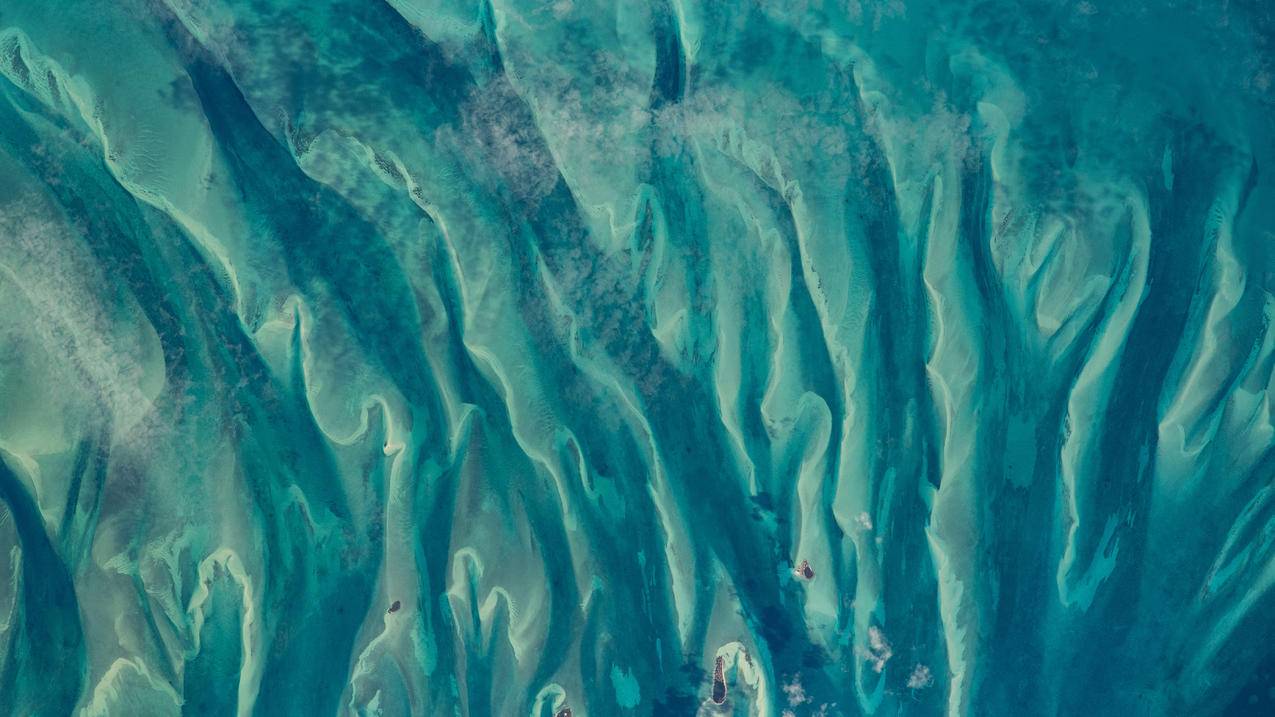 国际空间站 巴哈马周围的蓝绿色水域 5k 风景 壁纸