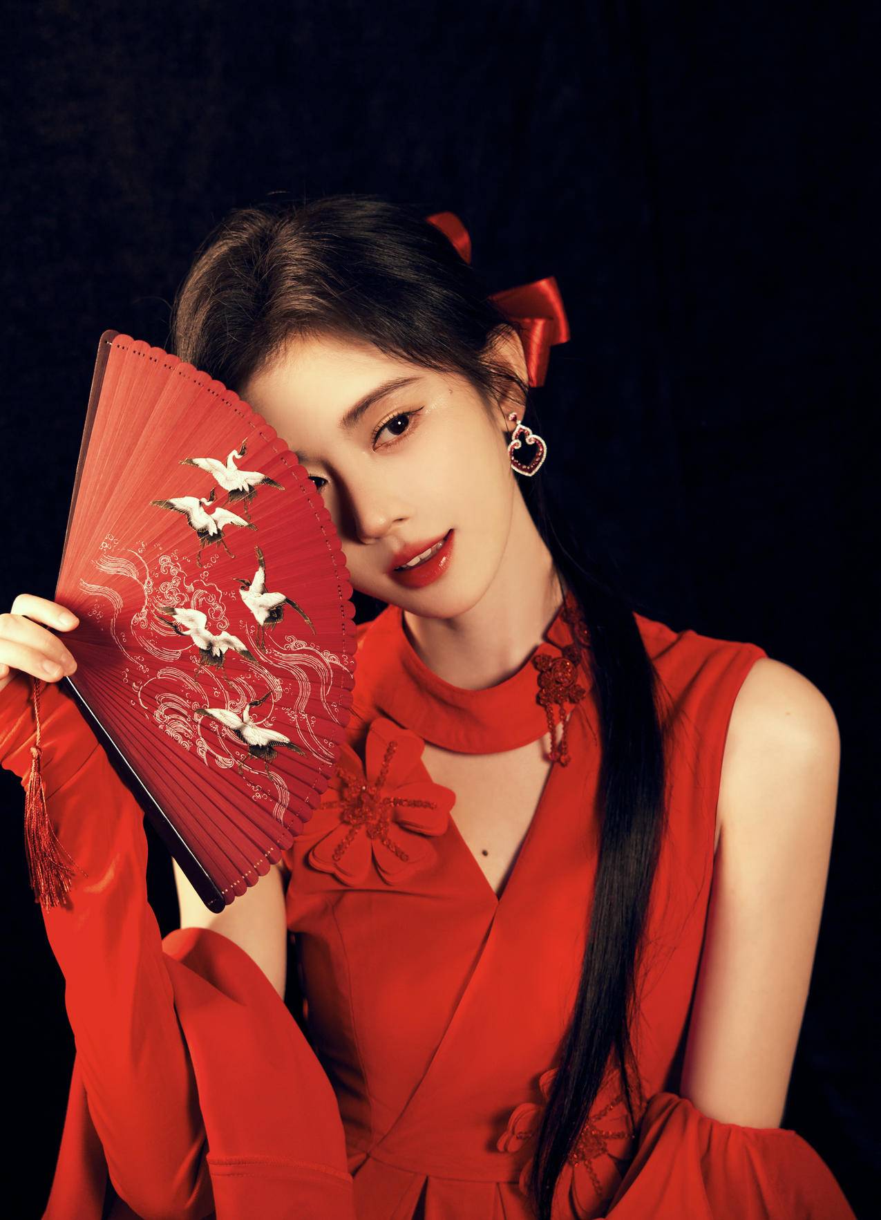 红色裙子 中国风 美女鞠婧祎5K手机壁纸图片
