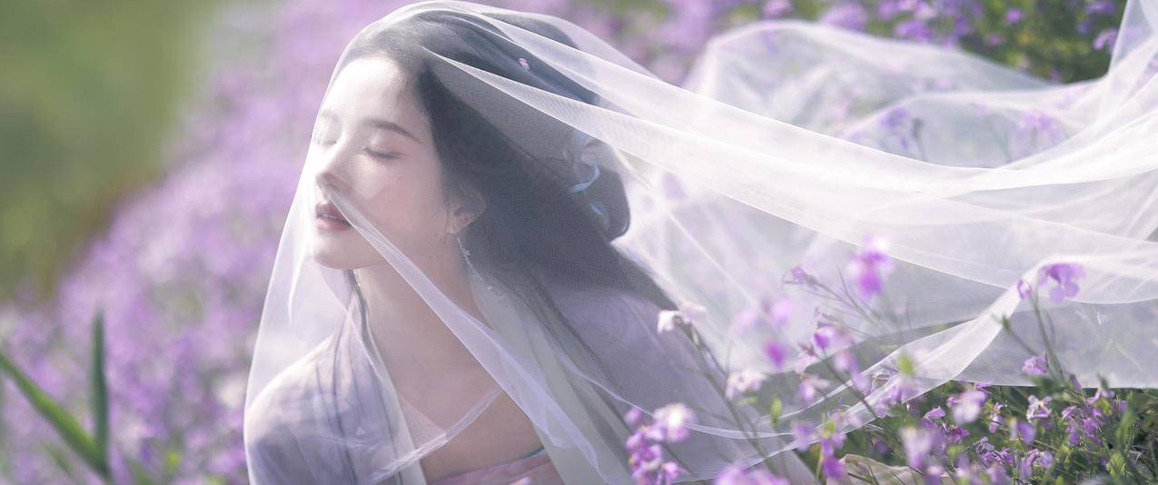 唯美美女 紫色鲜花 刘些宁 3440x1440带鱼屏壁纸