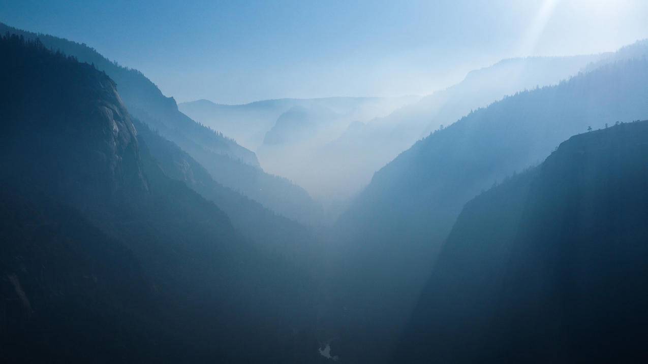山峰峡谷云雾4k图片