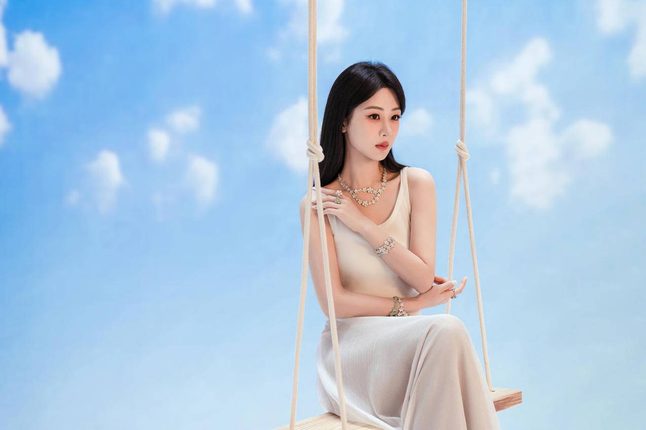 杨紫 淡雅白裙子 秋千 4K美女壁纸 3840x2560