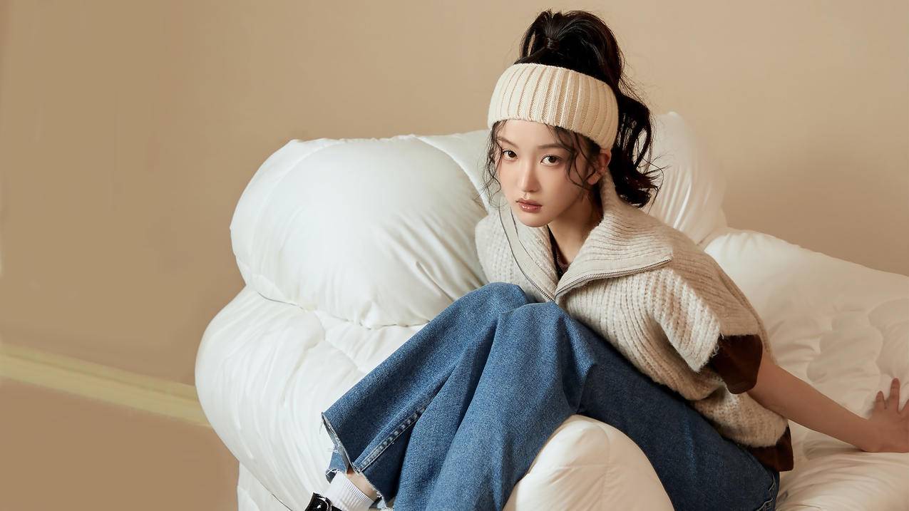 牛仔 毛衣 橄榄球 美女 4k电脑壁纸