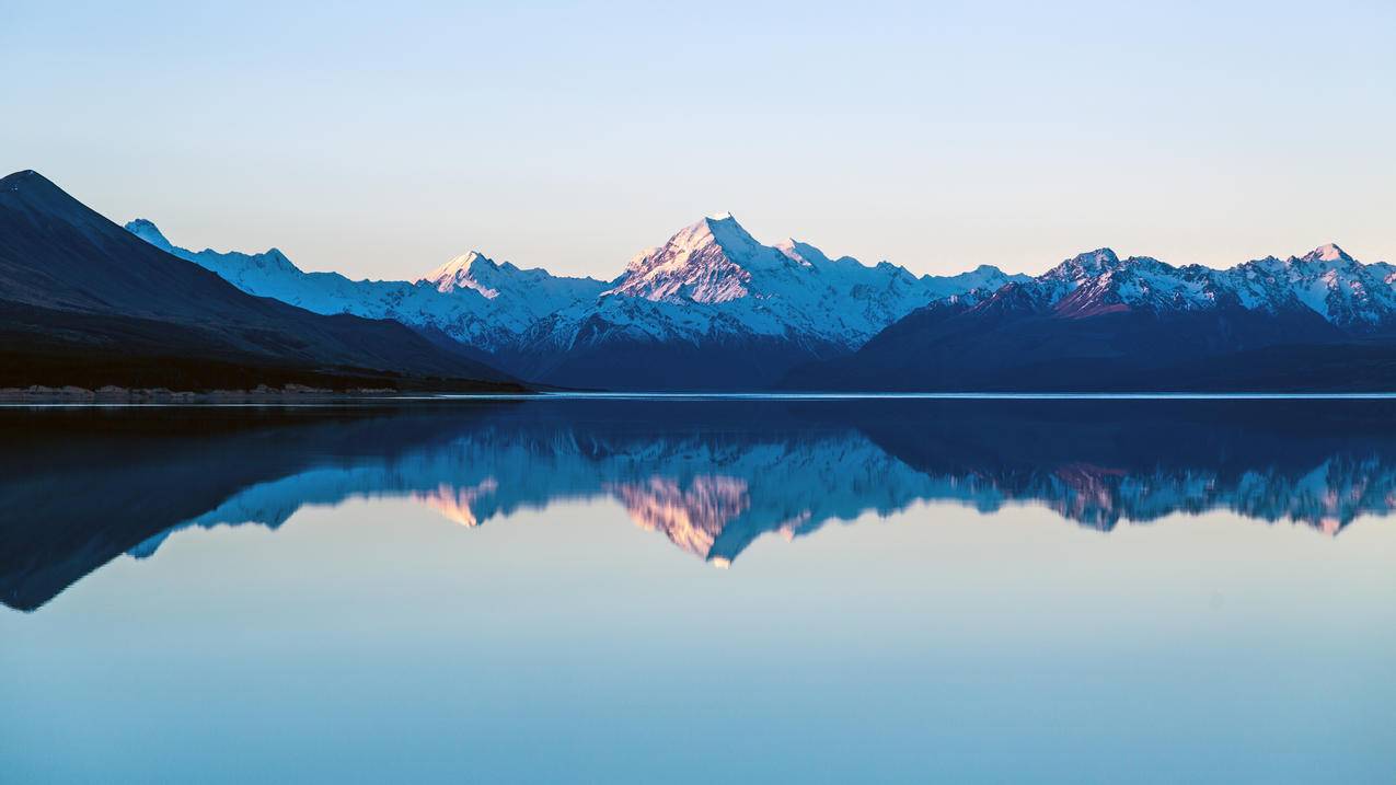 库克山和波卡奇湖周围的山峰宁静的湖风景4k壁纸