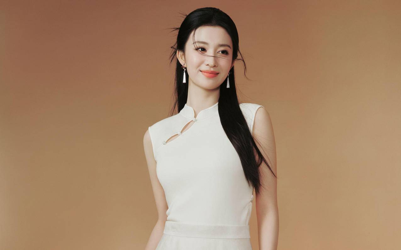 王楚然长发白色长裙子 4K美女壁纸 3840x2400
