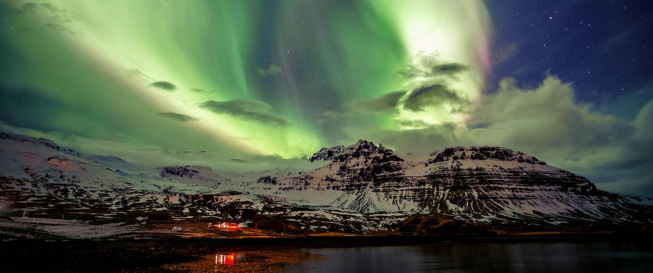 冰岛上的北极光风景带鱼屏壁纸