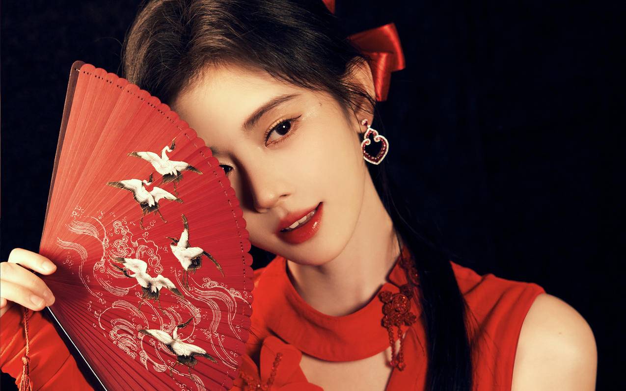 中国风 红色裙子 扇子 美女鞠婧祎2560x1600电脑壁纸