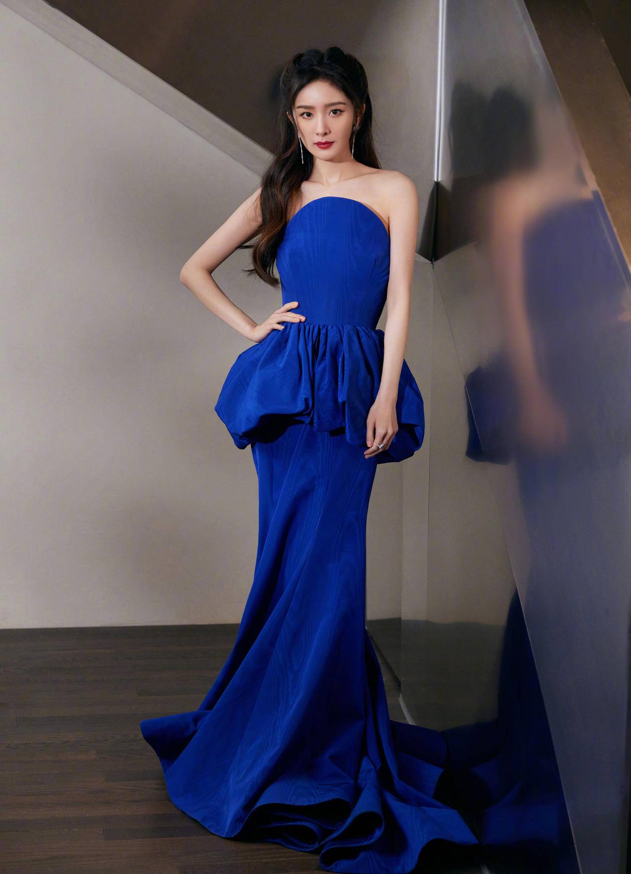 杨幂 蓝色礼服长裙子 美女4k手机壁纸