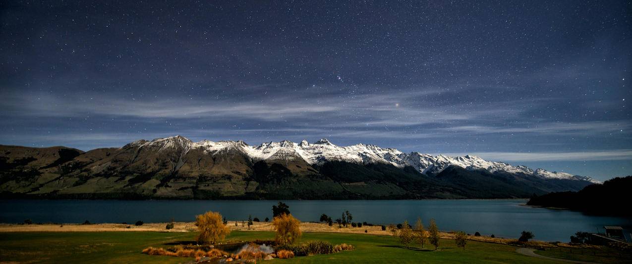 新西兰瓦卡蒂普湖夜晚风景带鱼屏壁纸