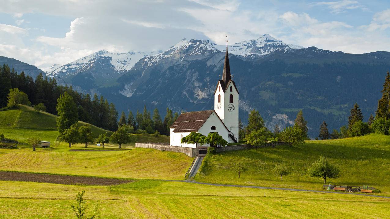 教堂秋天阿尔卑斯山风景4k壁纸