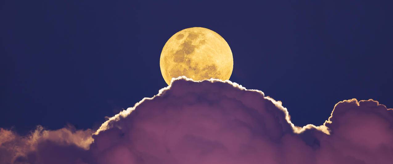 月亮云自然风景带鱼屏壁纸