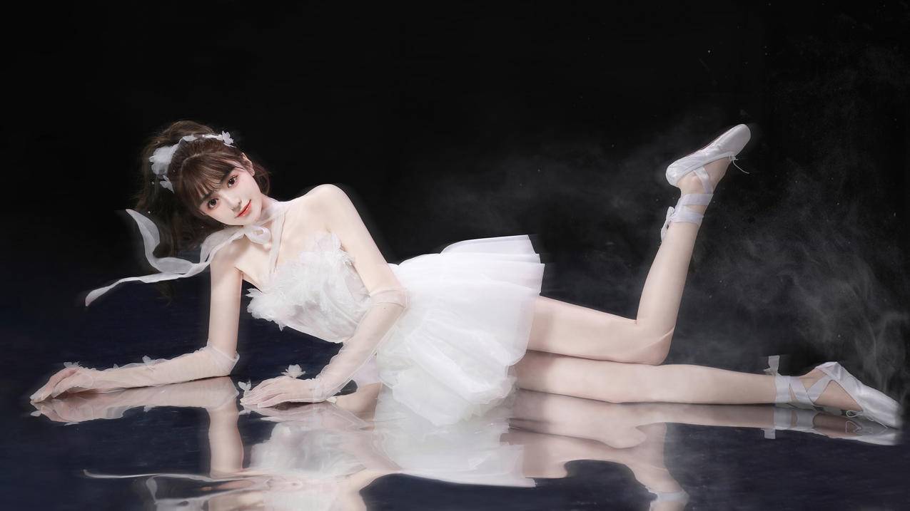 美丽公主白色裙子美女鹿醒4k壁纸