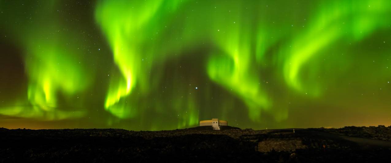 冰岛绿色极光带鱼屏壁纸