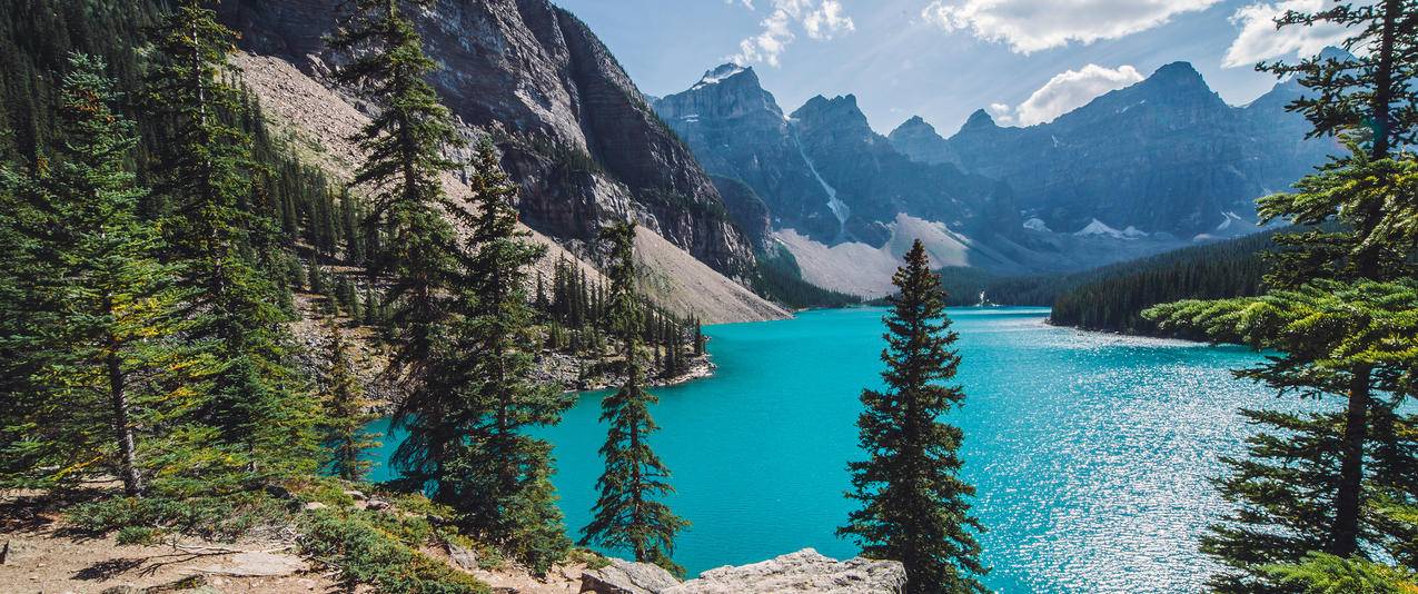 加拿大班夫冰碛湖风景带鱼屏壁纸