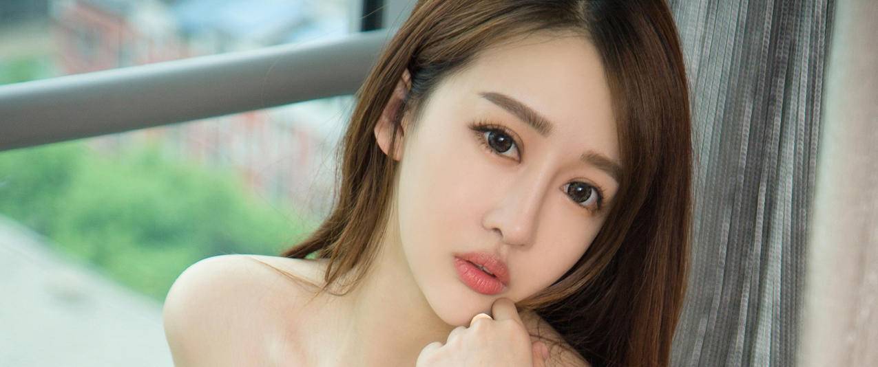 金禹熙美女带鱼屏壁纸