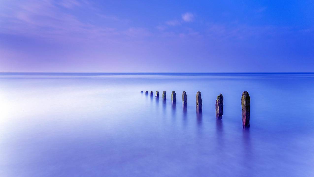 大海石柱蓝色梦幻5k图片