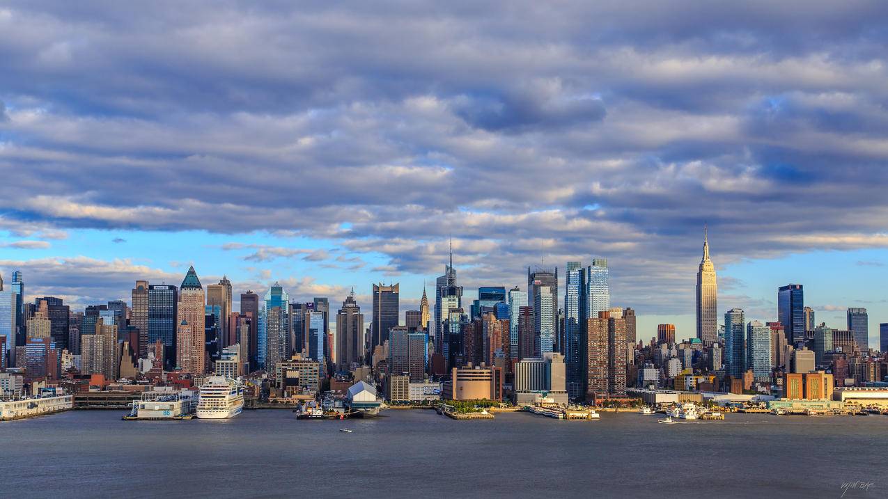 纽约曼哈顿秋天的天空城市风光4k壁纸