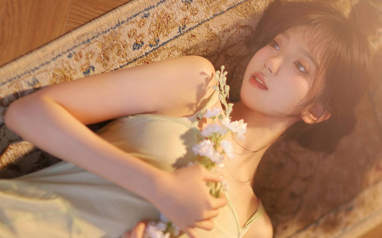 鲜花 地毯 高清美女壁纸 2560x1600