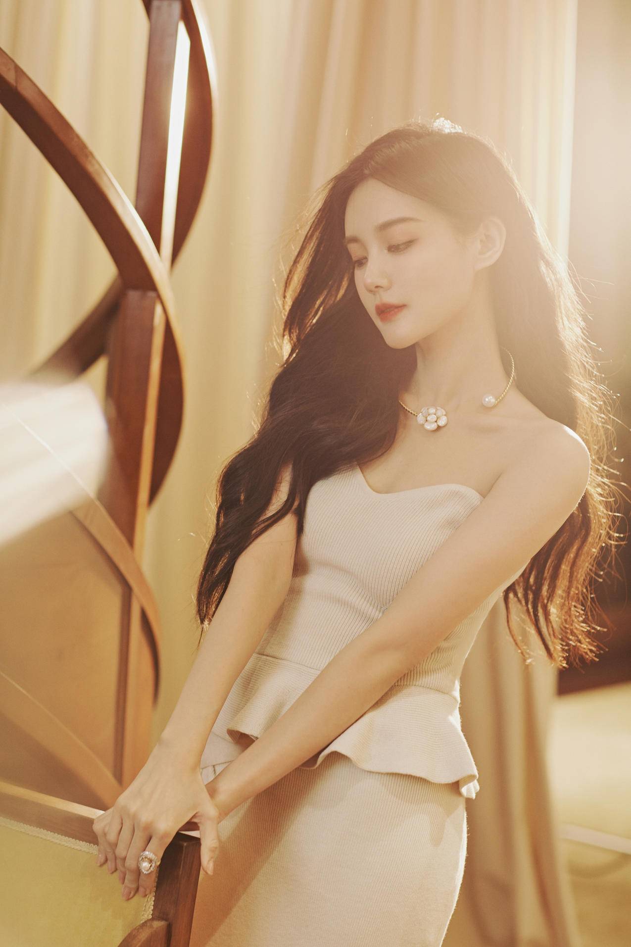 李一桐 毛衣裙子 唯美 摄影 4k美女手机壁纸