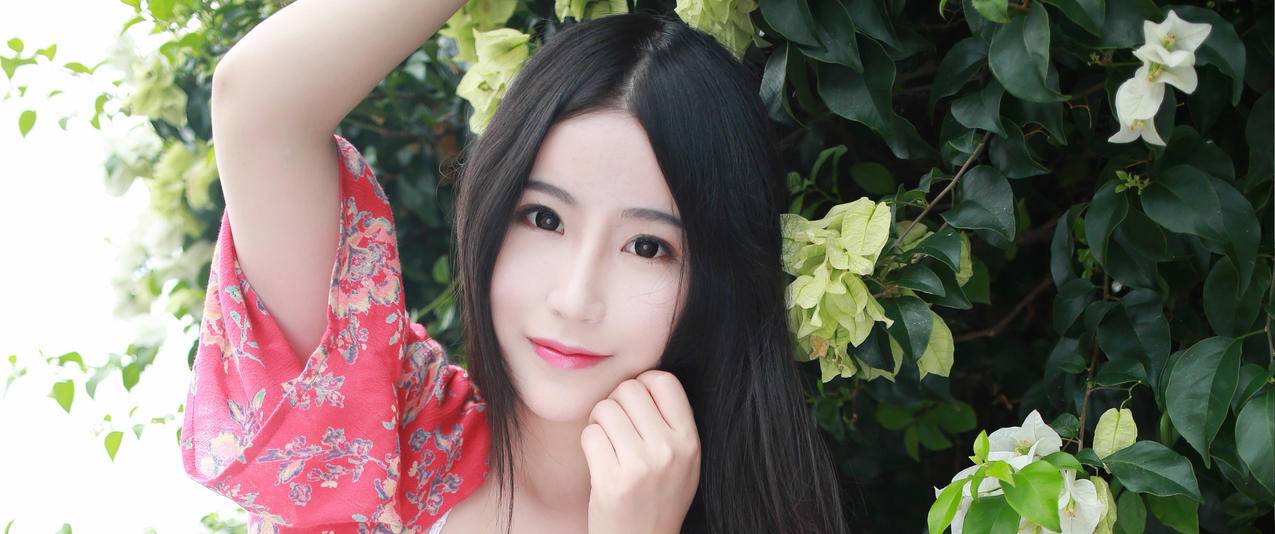 户外养眼美女谢芷馨带鱼屏壁纸