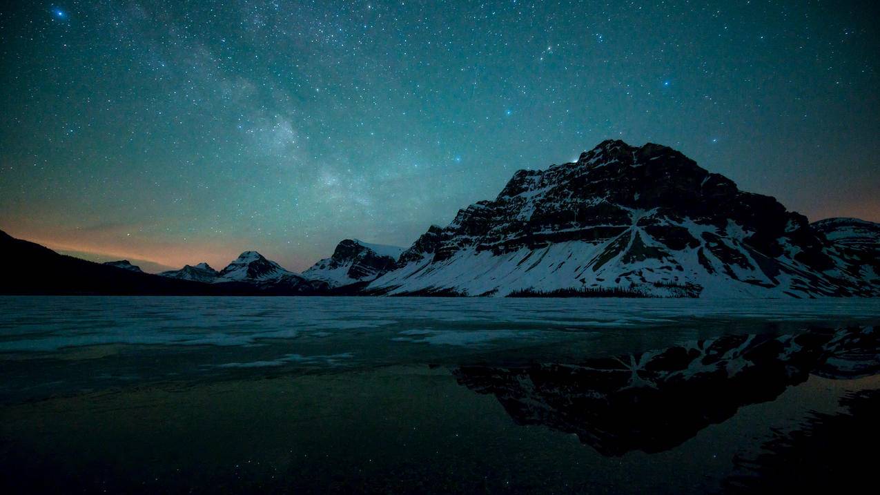 加拿大艾伯塔省班夫国家公园银河系星空风景4k壁纸