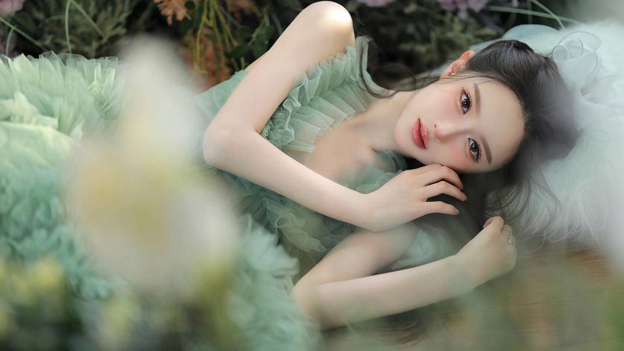 花丛 女孩 少女 4k壁纸 3840x2160