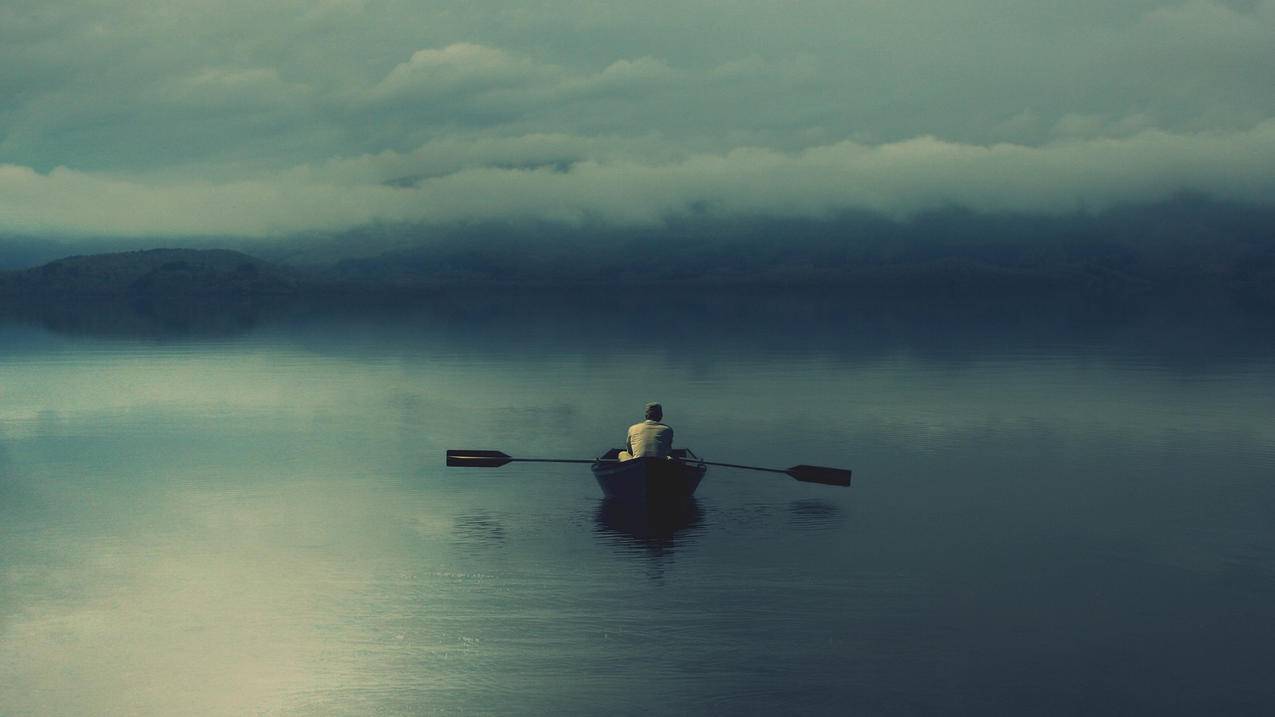 自然风光风景船帆扬帆起航远行出发大海傍晚一个人划船孤独孤单寂寞高清壁纸